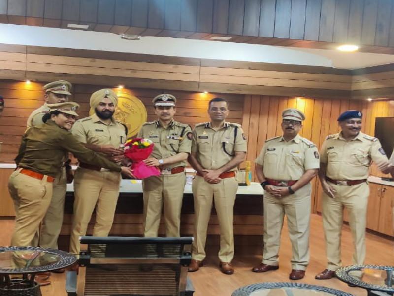 Sai Petrol Pump Robbery Gang Caught Commissioner of Police felicitated | Pune: साई पेट्रोल पंप लुटण्याच्या तयारीतील टोळक्याला पकडले; पोलीस आयुक्तांनी केला गौरव