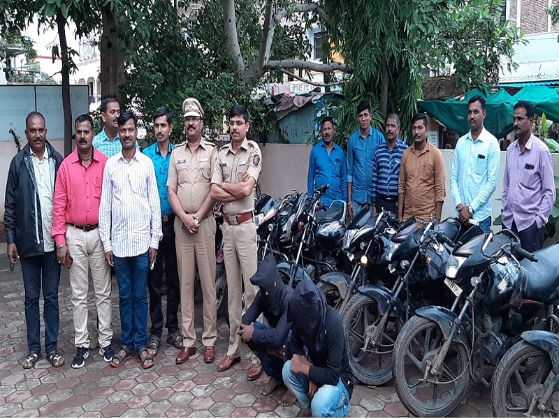 Police arrest three suspects with 19 motorcycles in Aurangabad | शिकाऊ डॉक्टरसह दोन जणांना मोटारसायकल चोरीच्या गुन्ह्यात पोलिसांकडून अटक