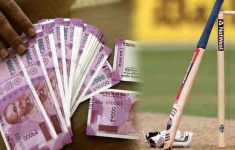 Police raid on cricket betting; 1 lakh 55 thousand confiscated | क्रिकेट बेटींगवर पोलिसांची कारवाई;  १ लाख ५५ हजाराचा मुद्देमाल जप्त