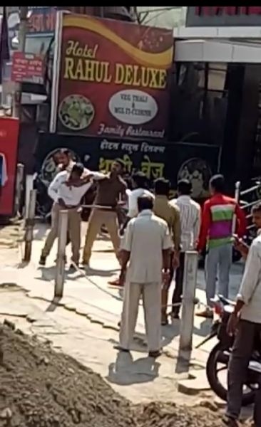 Police attacked at Hudakeshwar, Manakapur, Ganeshpeth in Nagpur | नागपुरातील हुडकेश्वर, मानकापूर, गणेशपेठमध्ये पोलिसांवर हल्ला