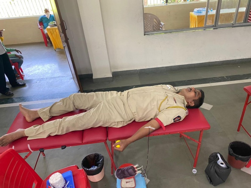 CoronaVirus News : Responded to the CM's appeal; Corona warrior donated blood in vasai vrd | CoronaVirus News : मुख्यमंत्र्यांच्या आवाहनाला दिला प्रतिसाद; कोरोना योद्ध्यानं केलं रक्तदान