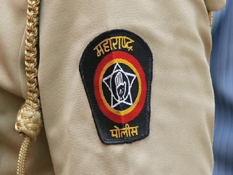 Three police personnel who looted 45 lakh hawala on Nashik-Mumbai highway dismissed | नाशिक-मुंबई महामार्गावर हवालाचे ४५ लाख रुपये लुटणारे तीन पोलीस कर्मचारी बडतर्फ