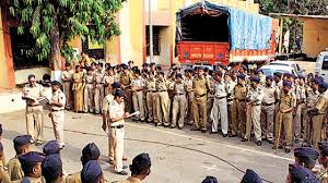  Traffic of police in karmad | करमाडमध्ये पोलिसांचे पथसंचलन