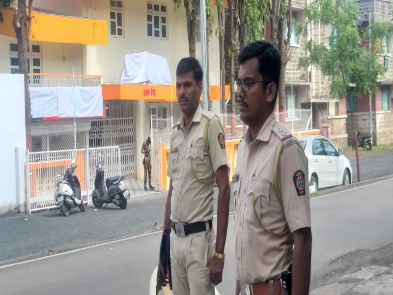 police protection to BJP office in NCP's baramati | राष्ट्रवादीच्या 'माहेर' घरी भाजप कार्यालयाला पोलिसांचे 'सुरक्षा कवच'