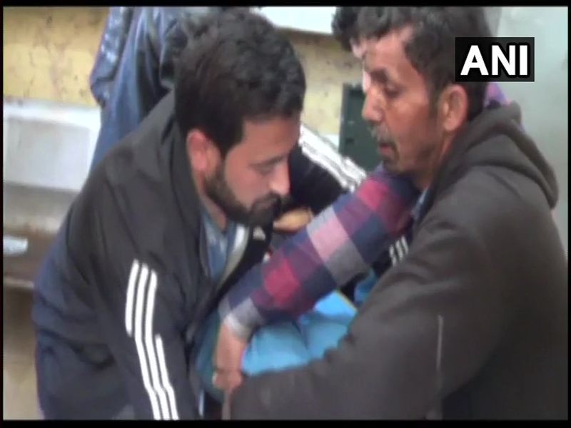 Jammu Kashmir : Terrorists attack police station in Shopian, one policeman injured | Jammu Kashmir : पोलीस स्टेशनवर दहशतवाद्यांचा ग्रेनेड हल्ला