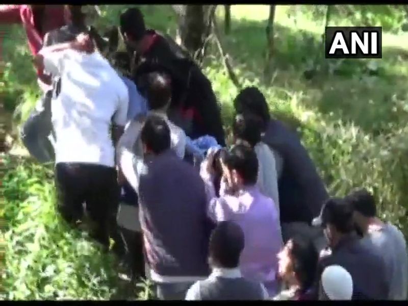 Jammu and Kashmir : 3 Special Police Officers (SPOs) and 1 police personnel have gone missing in South Kashmir's Shopian | Jammu and Kashmir : अपहरण केलेल्या तीन पोलिसांची दहशतवाद्यांकडून हत्या
