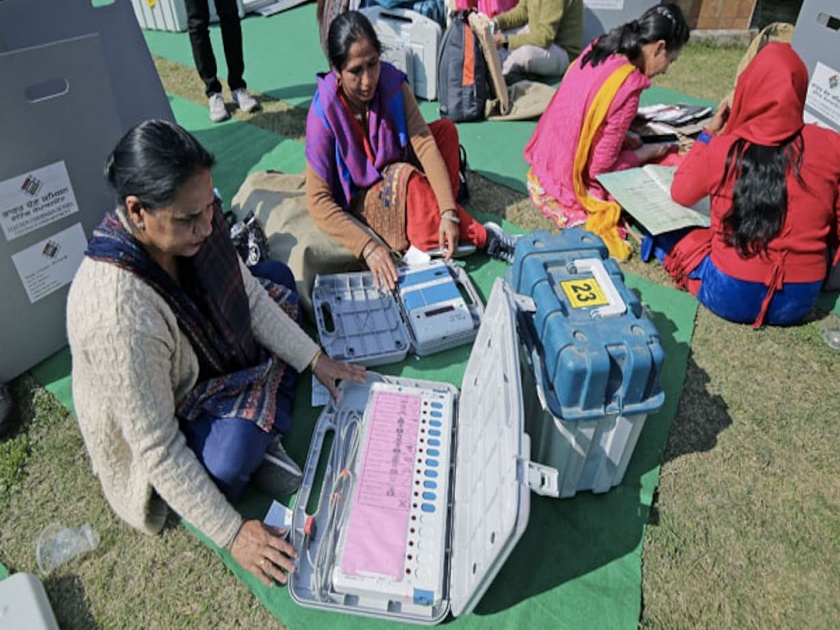 the election commission has ordered the establishment of 36 women controlled polling stations in mumbai | मुंबईतील ३६ मतदान केंद्रांची जबाबदारी महिलांवर; निवडणूक आयोगाचे आदेश 