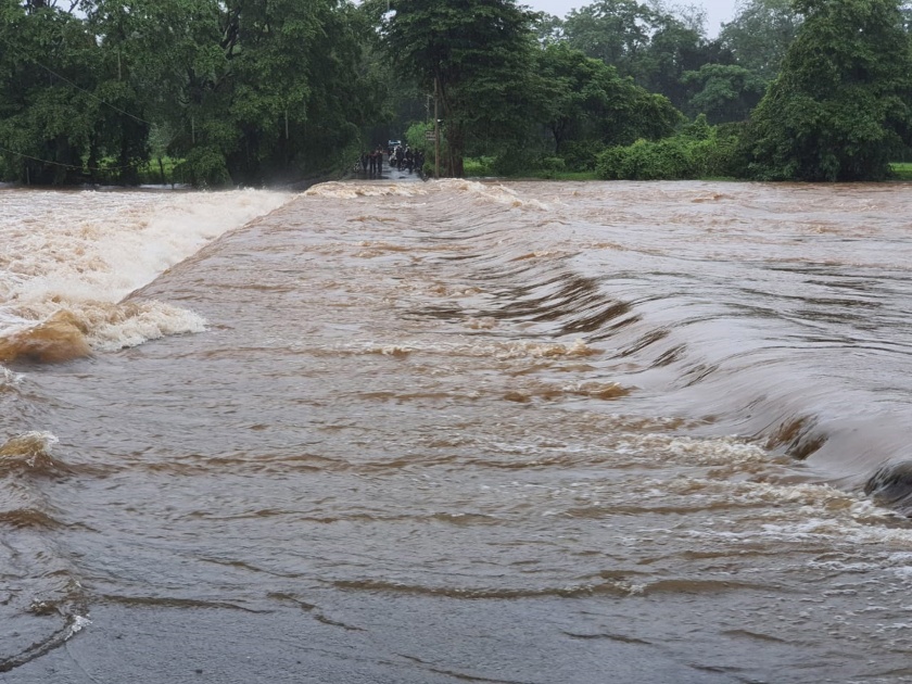 Continuous rains in Sindhudurg, Amberi bridge under water | सिंधुदुर्गात पावसाची संततधार, आंबेरी पूल पाण्याखाली