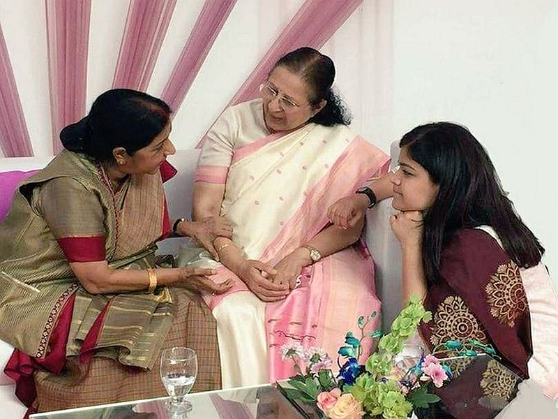 Sushma Swaraj Death: 'There was flowers, even sparks.' | Sushma Swaraj Death : 'फूल भी थी, चिंगारी भी।' 