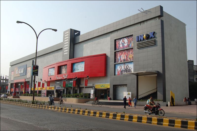 Notice to Poonam Mall of Nagpur; 32 crores outstanding: NMC ready to auction | नागपूरच्या पूनम मॉलला नोटीस; ३२ कोटींची थकबाकी : मनपाची लिलावाची तयारी