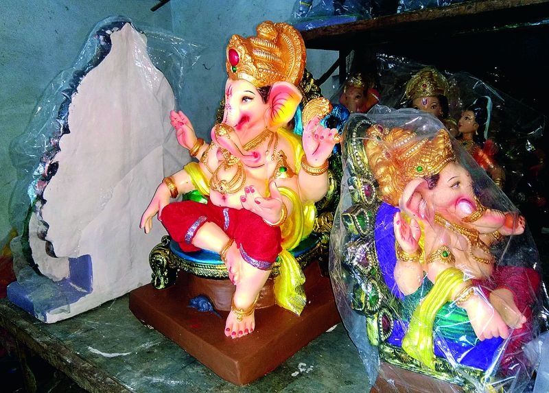In Nagpur godown full Ganapati idols of 'POP' | नागपुरात ‘पीओपी’च्या गणेश  मूर्तींनी  गोडावून फुल्ल