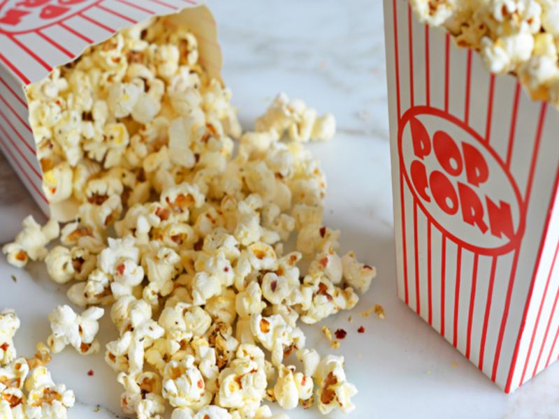 know the health benefits of popcorn | आता बिनधास्त खा पॉपकॉर्न... शरीरासाठी असतं लाभदायक!