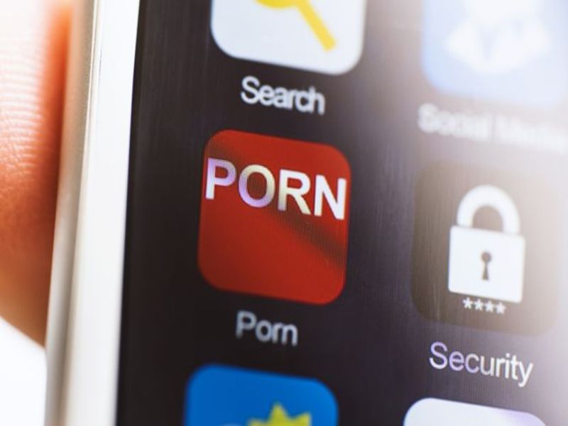 Be Aware...! porn sites collecting your information, movements too | लपून-छपून पॉर्न साइट्स पाहणाऱ्यांनो, तुमची कुठलीच माहिती लपून राहत नाही!