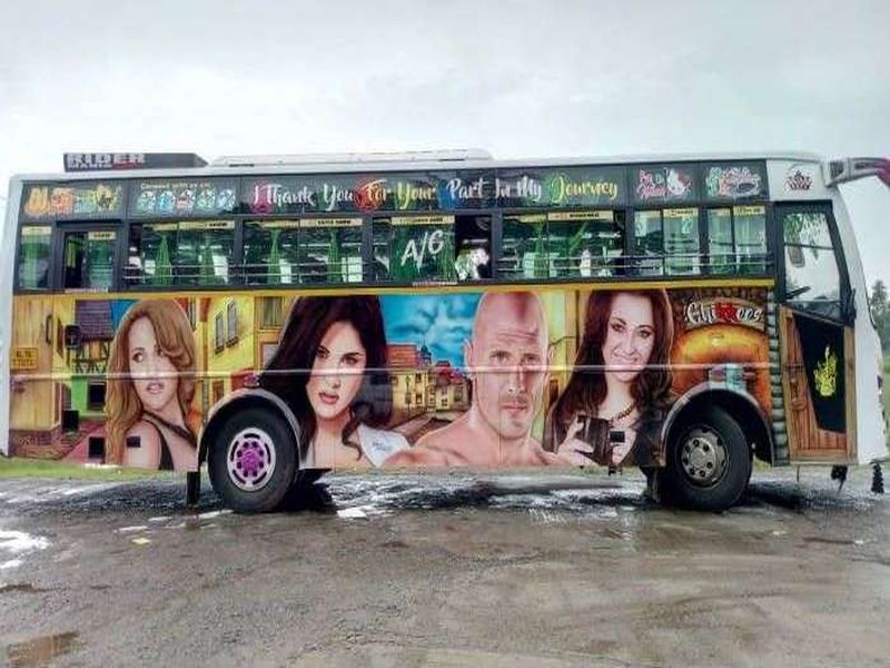 Porn stars are seen on buses in Kerala, photo viral | केरळातील बसेसवर पॉर्न स्टार्स झळकले, फोटो व्हायरल 