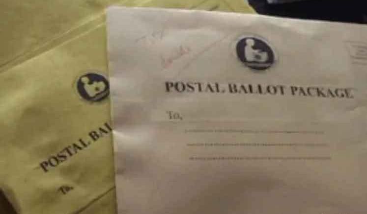 Distribution of postal ballot papers to 14 thousand 533 applicants by post | १४ हजार ५३३ अर्जदारांना पोस्टाद्वारे टपाली मतपत्रिकांचे वितरण