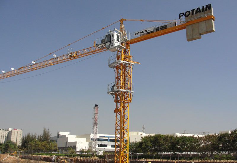 'Potain Crane' is used for Ziro Mile Metro Station in Nagpur | नागपुरातील झिरो माईल मेट्रो स्टेशनसाठी ‘पोटेन क्रेन’चा वापर