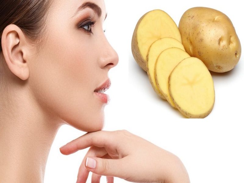 Get glueing skin from the face pack use potato | नितळ, तजेलदार त्वचेसाठी करा बटाट्याचा वापर !