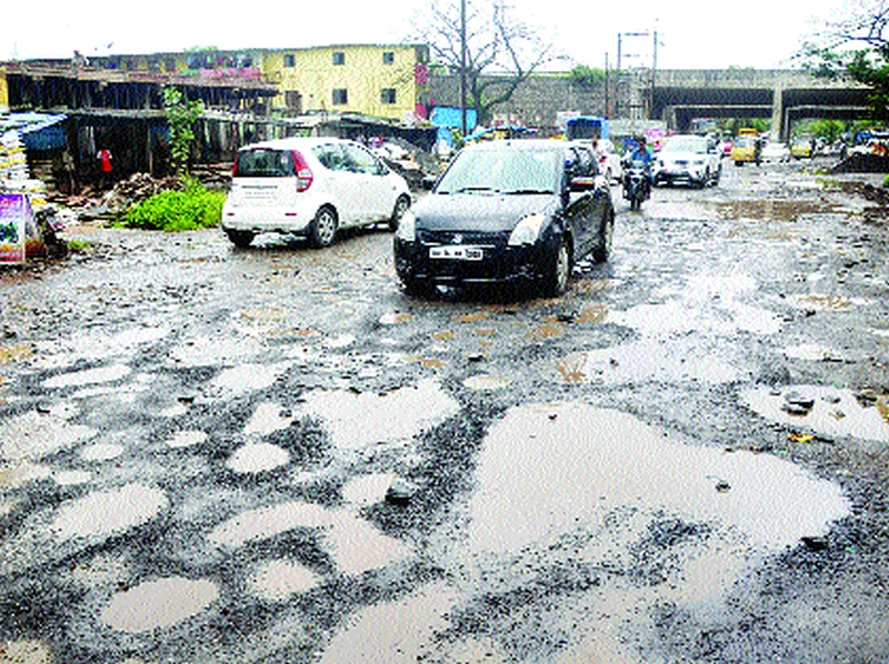 Situation of Sukhapur-Nare road due to potholes | खड्ड्यांमुळे सुकापूर-नेरे रस्त्याची दुरवस्था