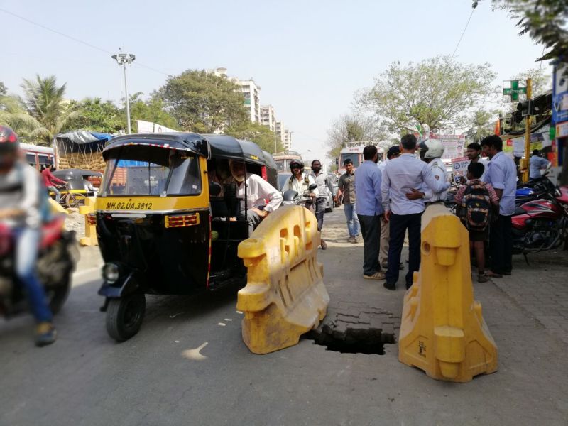 A sudden pothole on Mumbai's road | मुंबईच्या रस्त्यावर खड्डा नव्हे तर भगदाड, प्रवास न करण्याच्या सूचना