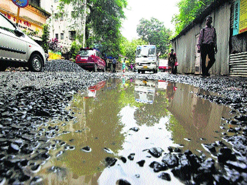 Mumbai Municipal corporation claims 90% pothole's is pack | मुंबईत खड्ड्यांच्या तक्रारींत ५४ टक्के वाढ, ९0 टक्के खड्डे बुजविल्याचा महापालिकेचा दावा