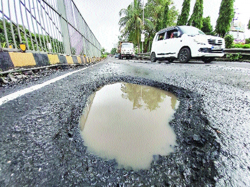 potholes on Sion Panvel highway increases threat of accidents | सायन-पनवेल महामार्गावर पुन्हा खड्ड्यांचे साम्राज्य; अपघातांची शक्यता