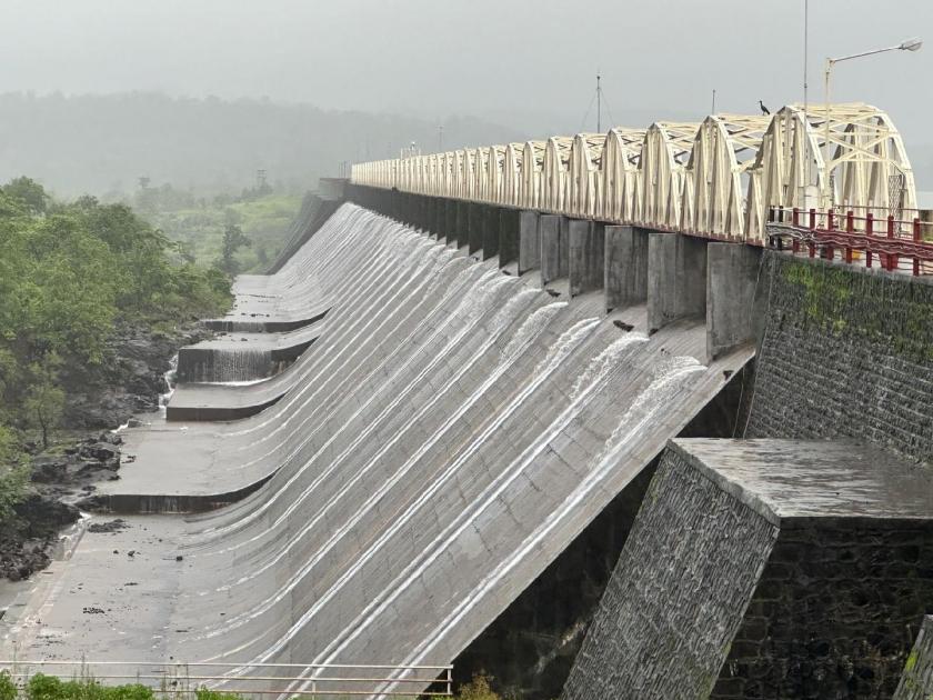 heavy rain in mumbai lake area increase in water storage by 3 thousand million liters | मुंबईच्या तलाव क्षेत्रात पावसाची दमदार एंट्री; पाणीसाठ्यात ३ हजार दशलक्ष लिटरने वाढ