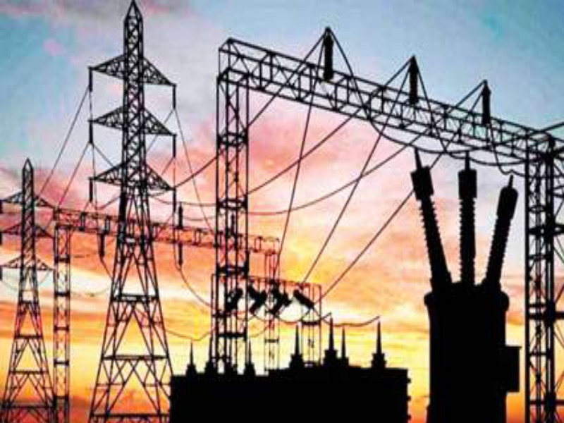 electricity supply started of 110 villages doing Working ten hours a night in Bhor taluka | कौतुकास्पद ! रात्रीच्यावेळी सलग दहा तास काम करून ११० गावांचा वीजपुरवठा केला सुरळीत