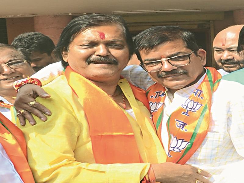 Maharashtra Election 2019: Politics brings together 'Pia-Kishu' aka kishanchand tanwani and pradeep jaiswal | Maharashtra Election 2019 : राजकारणाने दुरावलेल्या ‘पिया- किशू’ना एकत्र आणले ‘कॉमन फ्रेंड’नी