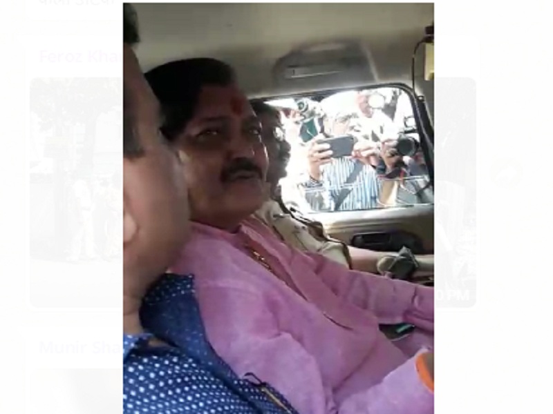 Aurangabad Violence: A case has been registered against Shiv Sena's former MP Jaiswal in connection with the crackdown on a police station. | Aurangabad Violence : पोलीस स्टेशनमध्ये तोडफोड प्रकरणी शिवसेनचे माजी खासदार जयस्वाल यांना अटक