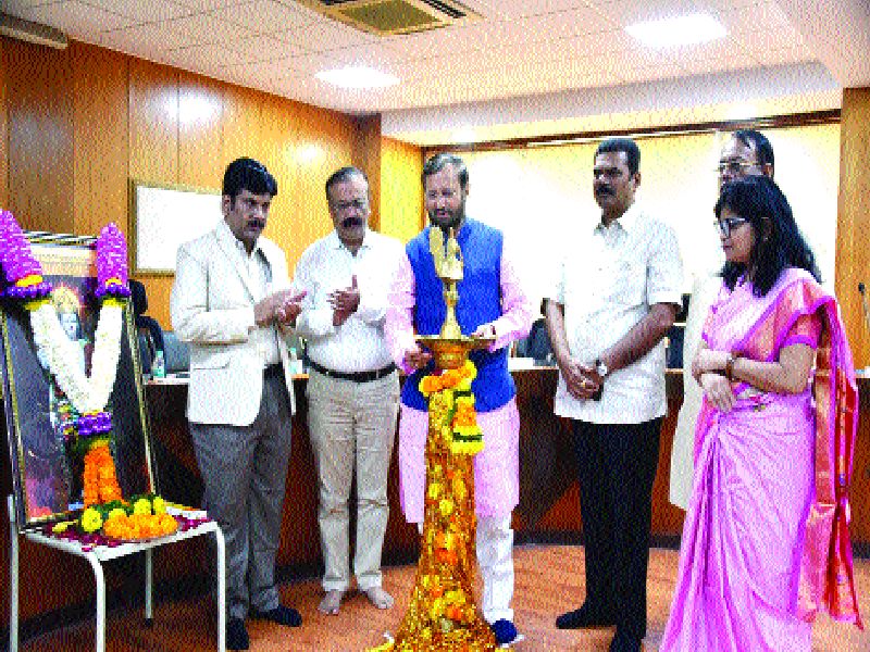 Prakash Javadekar launched ayushman bharat in Thane | कष्टकऱ्यांसाठी आयुष्यमान भारत, प्रकाश जावडेकरांनी केला शुभारंभ