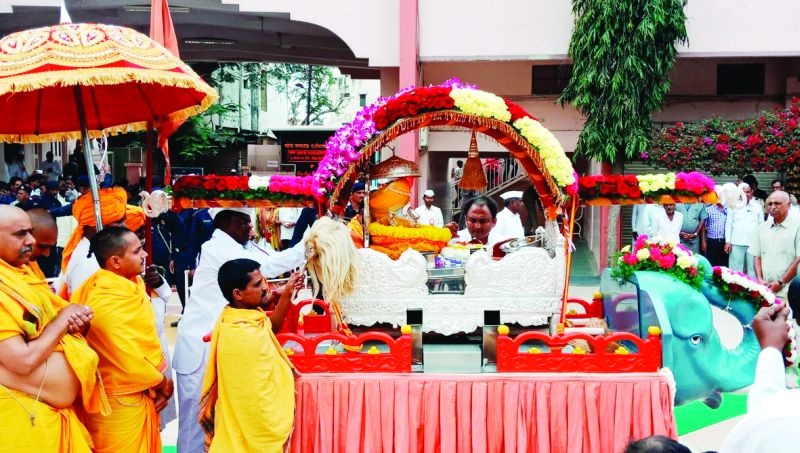 Lakhs of devotees full of peace; 'Shree's manifest day celebration enthusiasm!' | लाखो भाविकांनी फुलली संतनगरी; ‘श्रीं’चा प्रकट दिन सोहळा उत्साहात! 