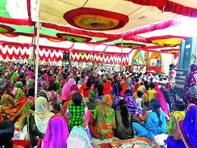 Washim: Thousands of devotees took advantage of the Mahaprashad day! | वाशिम : प्रकट दिनी हजारो भाविकांनी घेतला महाप्रसादाचा लाभ!
