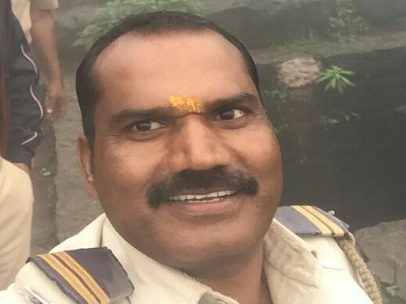 Pune : police constable committed Suicide in the forest | पुणे : पोलीस कर्मचाऱ्याची जंगलात गळफास घेऊन आत्महत्या