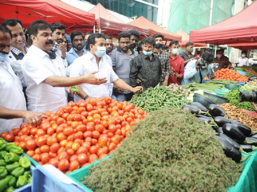 bjp leader prasad lad nitesh rane on weekly market in mumbai by farmers shiv sena oppose they said | आठवडी बाजारावरील कारवाई थांबत नाही तोपर्यंत संघर्ष कायम राहणार; प्रसाद लाड यांचा इशारा