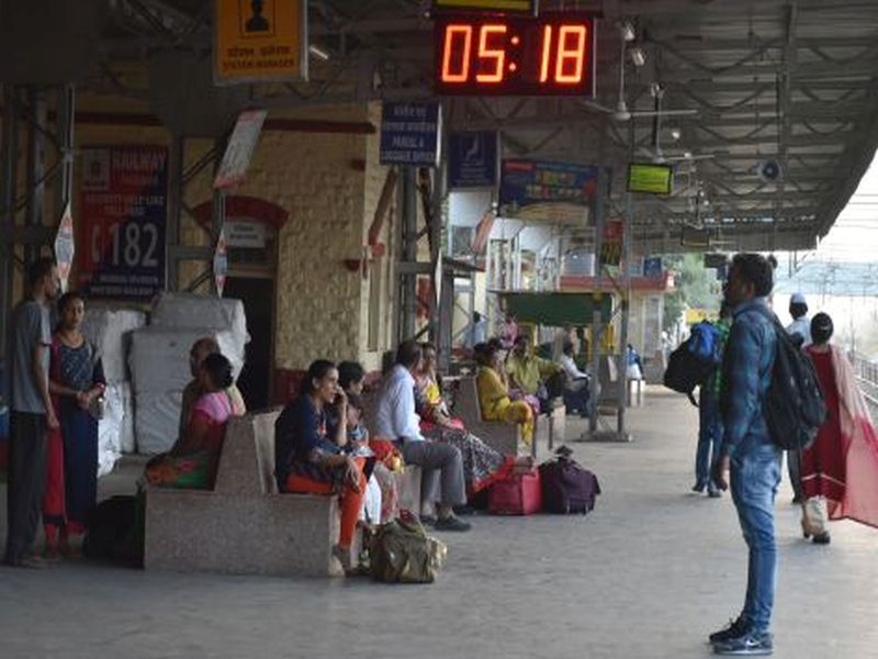 Nandurbar Passengers' difficulty due to mega block of railway | रेल्वेच्या मेगाब्लॉकमुळे नंदुरबारातील प्रवाशांची अडचण