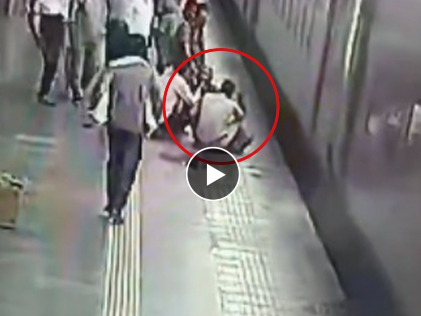 a rpf constable quick thinking saved an elderly man from a potential accident in prayagraj video goes viral on social media | कडक सल्यूट ! धावती ट्रेन पकडणं बेतलं जीवावर, पोलिस कर्मचाऱ्याने वाचवले प्राण 