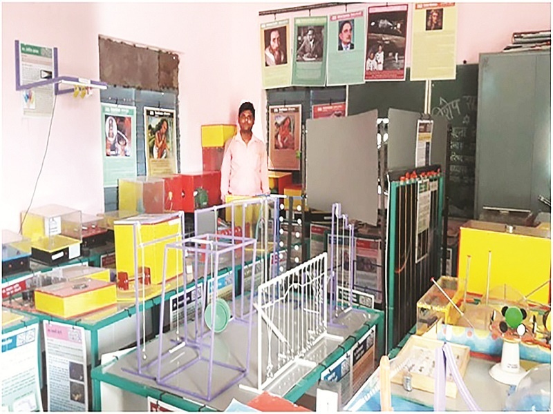 In this zilha parishad school, a student did science practicals in 12 lacks of a laboratory | या जिल्हा परिषद शाळेत १२ लाख रुपयांच्या प्रयोगशाळेत विद्यार्थी गिरवताहेत विज्ञानाचे धडे