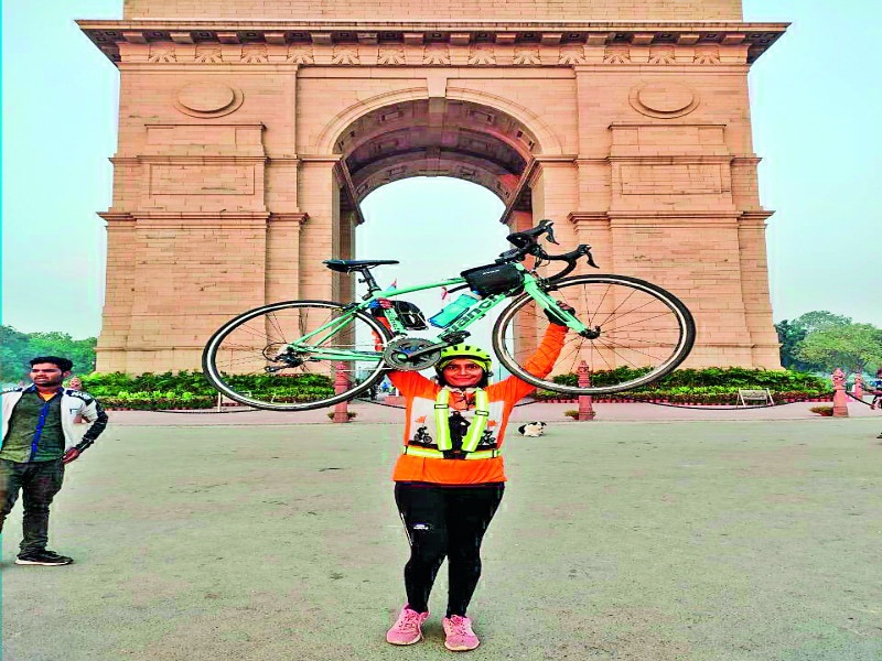 she tourism of India by Cycle riding | चाळिशीमध्ये ‘ती’ची भारतभर सायकलस्वारी