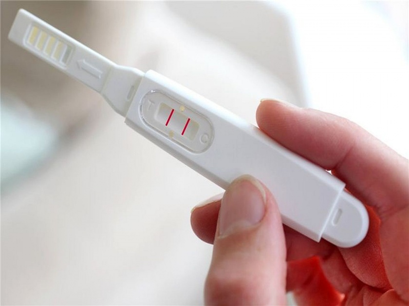 Doctors wrote pregnancy test in prescription for two men | बोंबला! दोन तरूणांना होती पोटदुखीची समस्या, डॉक्टरने चिठ्ठीवर लिहिलं 'प्रेग्नन्सी टेस्ट करा' 