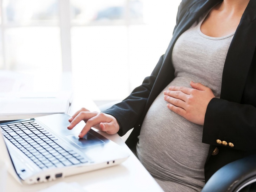 Pregnant women live in fear of being expelled from work says research | गर्भवती महिलांना सतावत असते नोकरीवरून काढण्याची भीती - रिसर्च