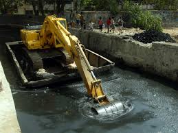 Pre-monsoon sanitation works stuck in mud! | मान्सूनपूर्व नालेसफाईची कामे अडकली गाळात!