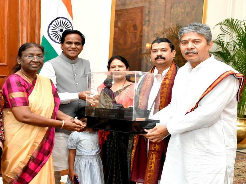 Invitation to President Draupadi Murmu to visit Mauli | Invitation to President Draupadi Murmu: माऊलींच्या दर्शनाचे राष्ट्रपती द्रौपदी मुर्मू यांना निमंत्रण