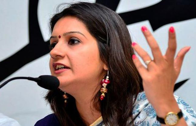 Congress deceives Dharavi people - Priyanka Chaturvedi | कॉंग्रेसने धारावीकरांची फसवणूक केली -  प्रियंका चतुर्वेदी 