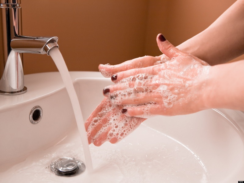 Junnar professors develop 'eco-friendly handwash' for corona spread prevention | कोरोनाचा संसर्ग रोखण्यासाठी जुन्नरच्या प्राध्यापकांनी विकसित केले 'इको फ्रेंडली हॅण्डवॉश'
