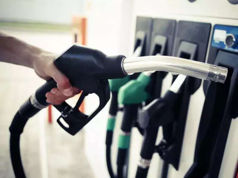 Looted petrol pump due to debt default | कर्जबाजारीपणामुळे लुटला पेट्रोलपंप