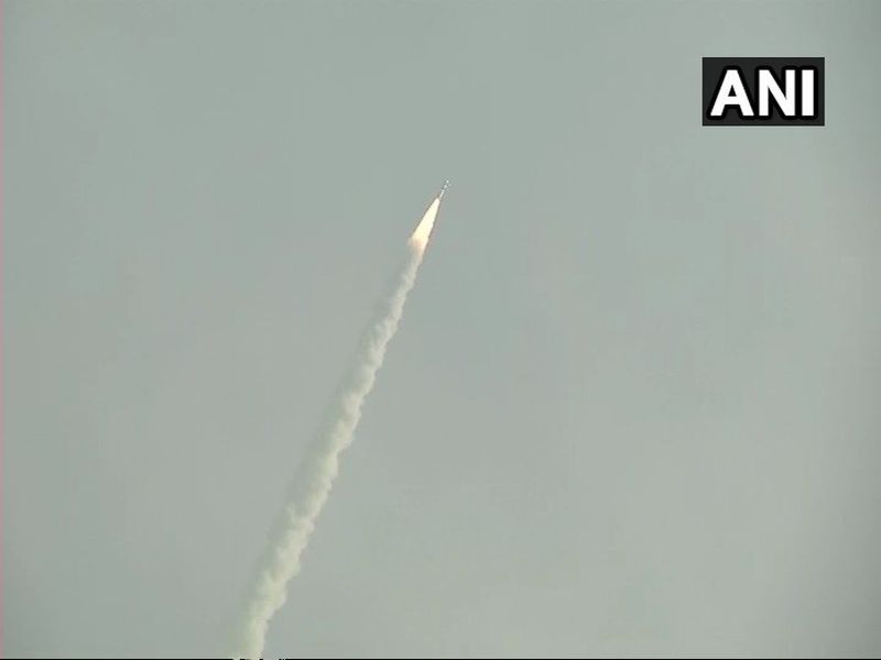 Andhra Pradesh : ISRO launches HysIS and 30 other satelites on PSLV-C43 from Satish Dhawan Space Centre in Sriharikota | इस्रोची गगनभरारी ! भारताच्या 'हायसिस'सह 8 देशांच्या 30 उपग्रहांचे महाउड्डाण