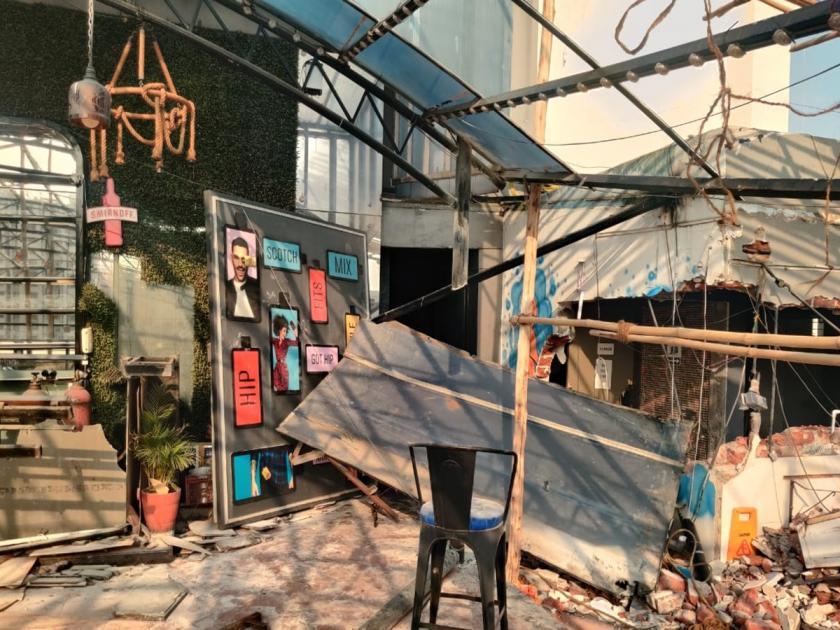 Municipal action against three pub restaurants in Baner, demolition of papers and unauthorized constructions | बाणेरमधील तीन पब रेस्टॉरंटवर पालिकेची कारवाई, पत्राशेड व अनधिकृत बांधकाम पाडले