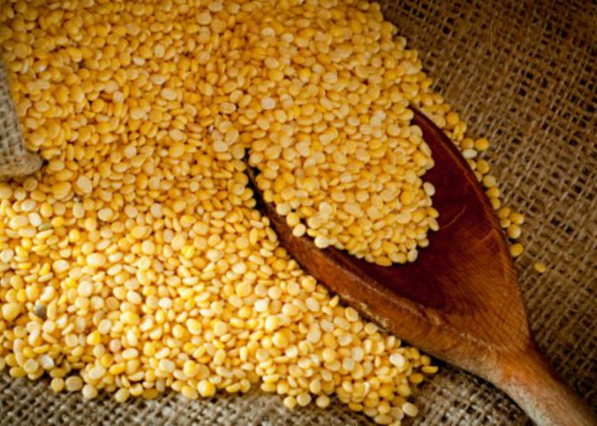 In the Jalgaon Market Committee, the grains and pulses fall | जळगाव बाजार समितीमध्ये धान्य, कडधान्य पडून