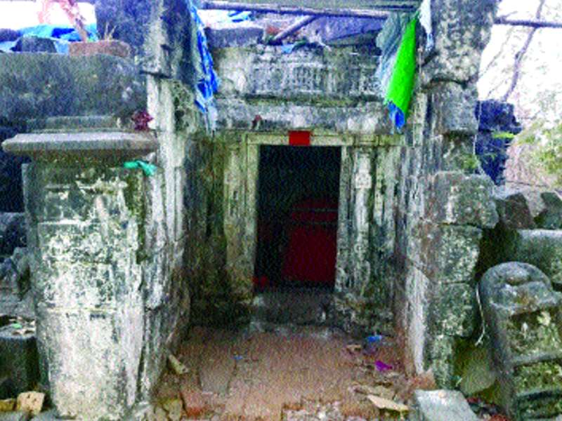  Old caves in Punadhe will be extinct? | पुणधे येथील पुरातन लेणी नामशेष होणार?