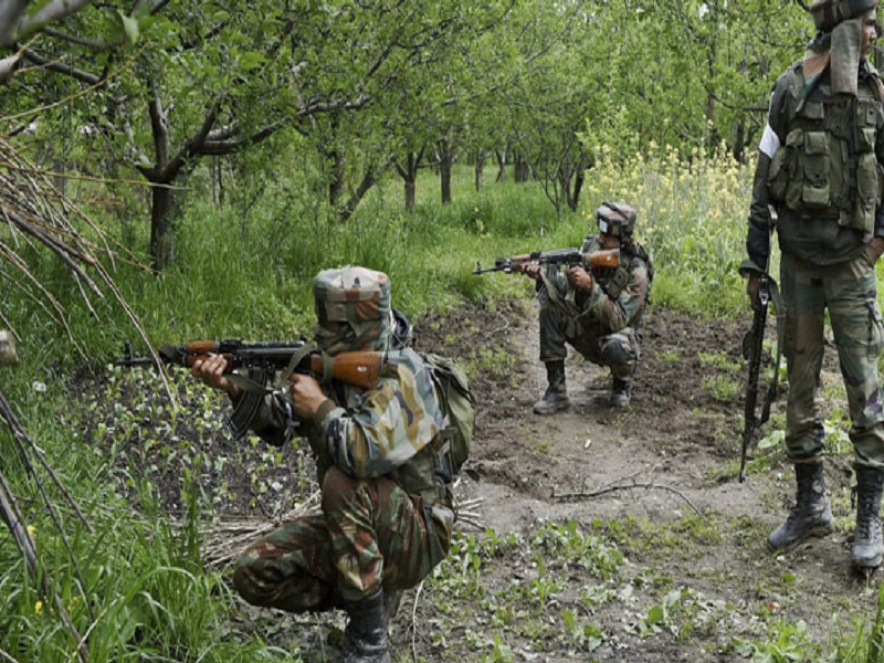 Jammu Kashmir News, encounter continued on the 14th day in Poonch forest, 3 jawans were injured and one civilian was killed | पुंछच्या जंगलात 14व्या दिवशीही चकमक सुरुच, 3 जवान जखमी तर एका नागरिकाचा मृत्यू
